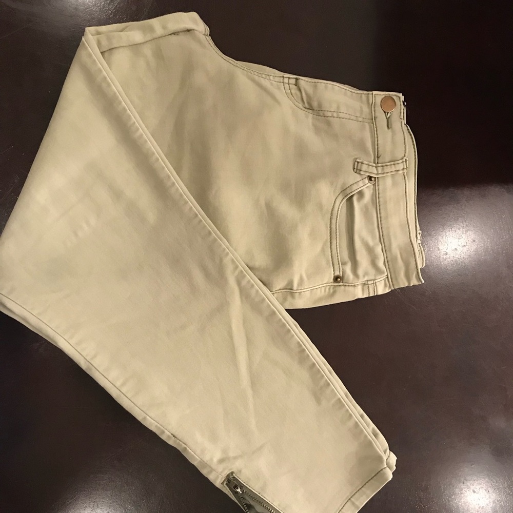 Light pastel green comfy stretchy pants